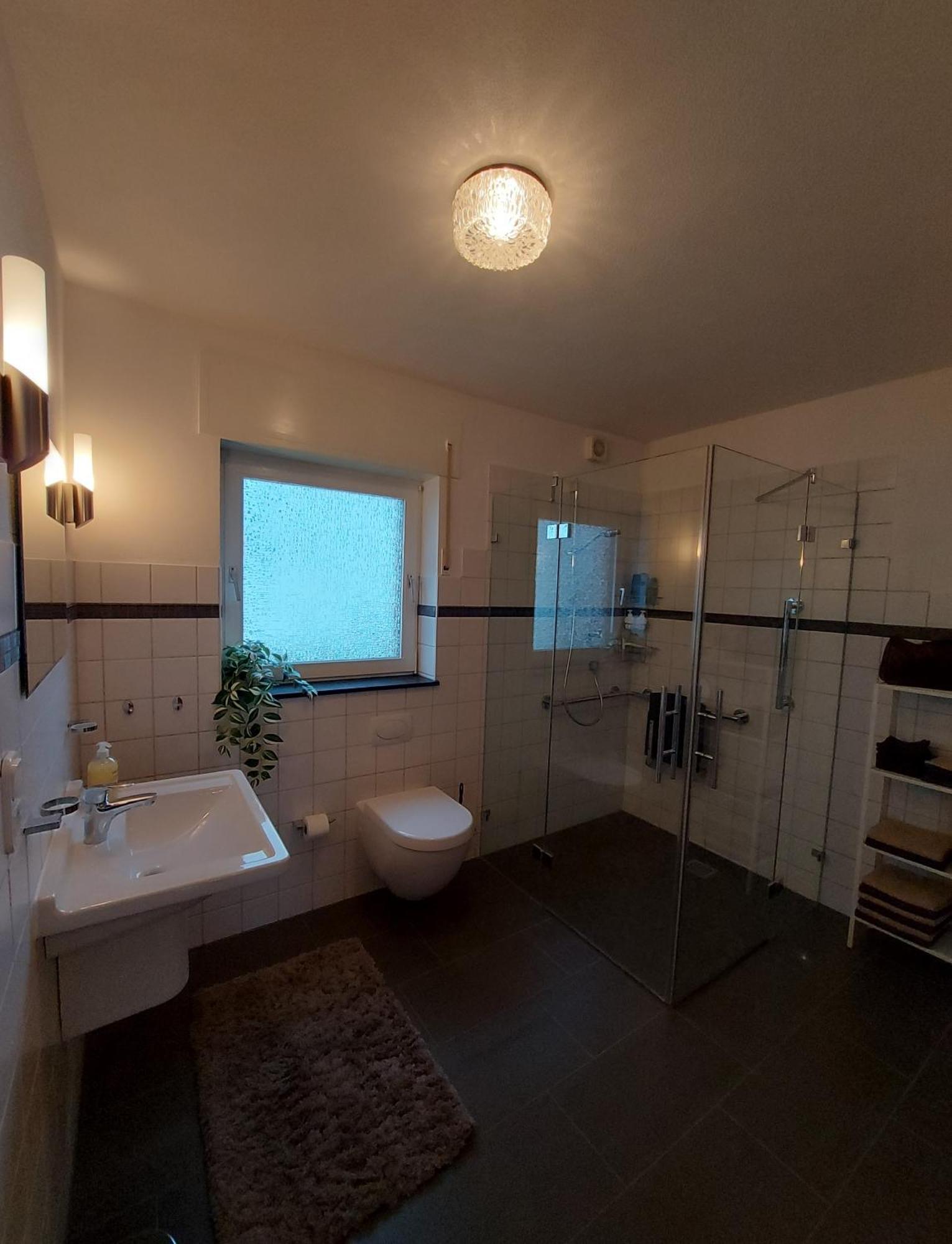 Ferienhaus Hescheld With Private Jacuzzi เฮลเลนธาล ภายนอก รูปภาพ