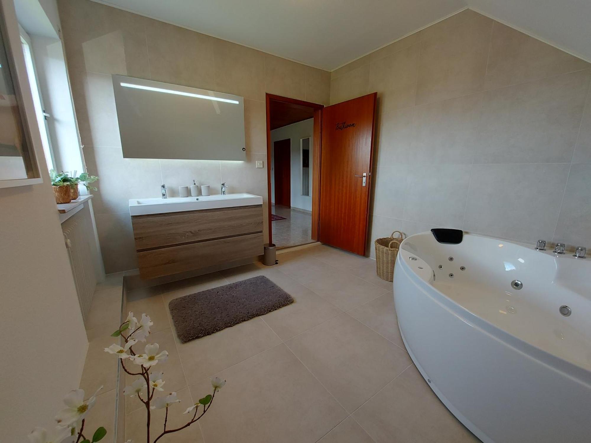 Ferienhaus Hescheld With Private Jacuzzi เฮลเลนธาล ภายนอก รูปภาพ