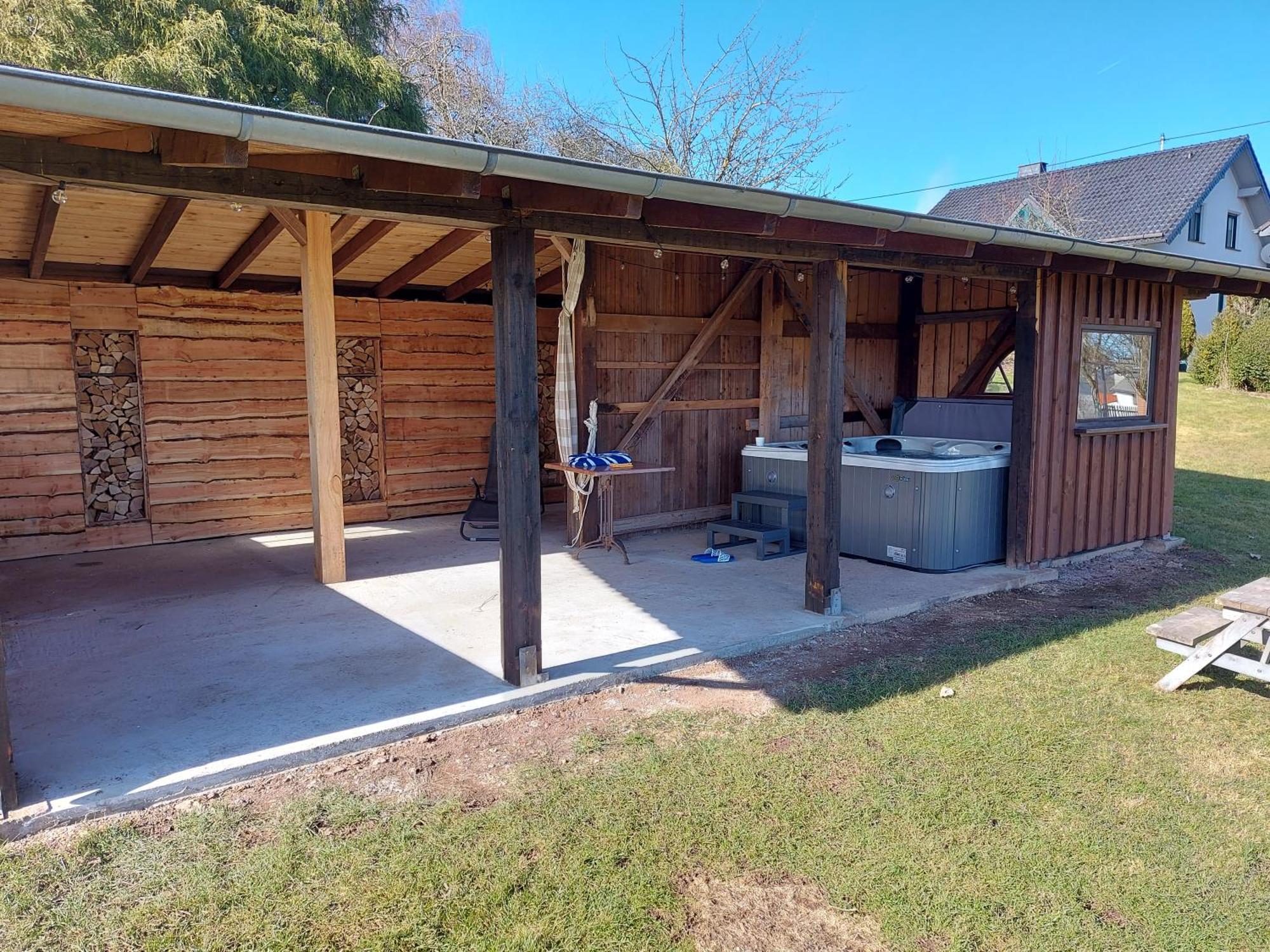 Ferienhaus Hescheld With Private Jacuzzi เฮลเลนธาล ภายนอก รูปภาพ